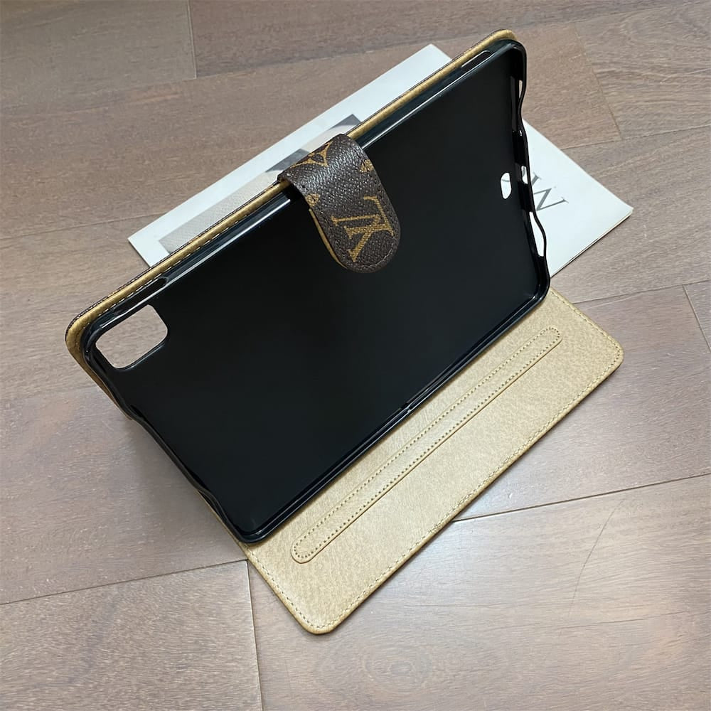 Men Louis Black IPad Case