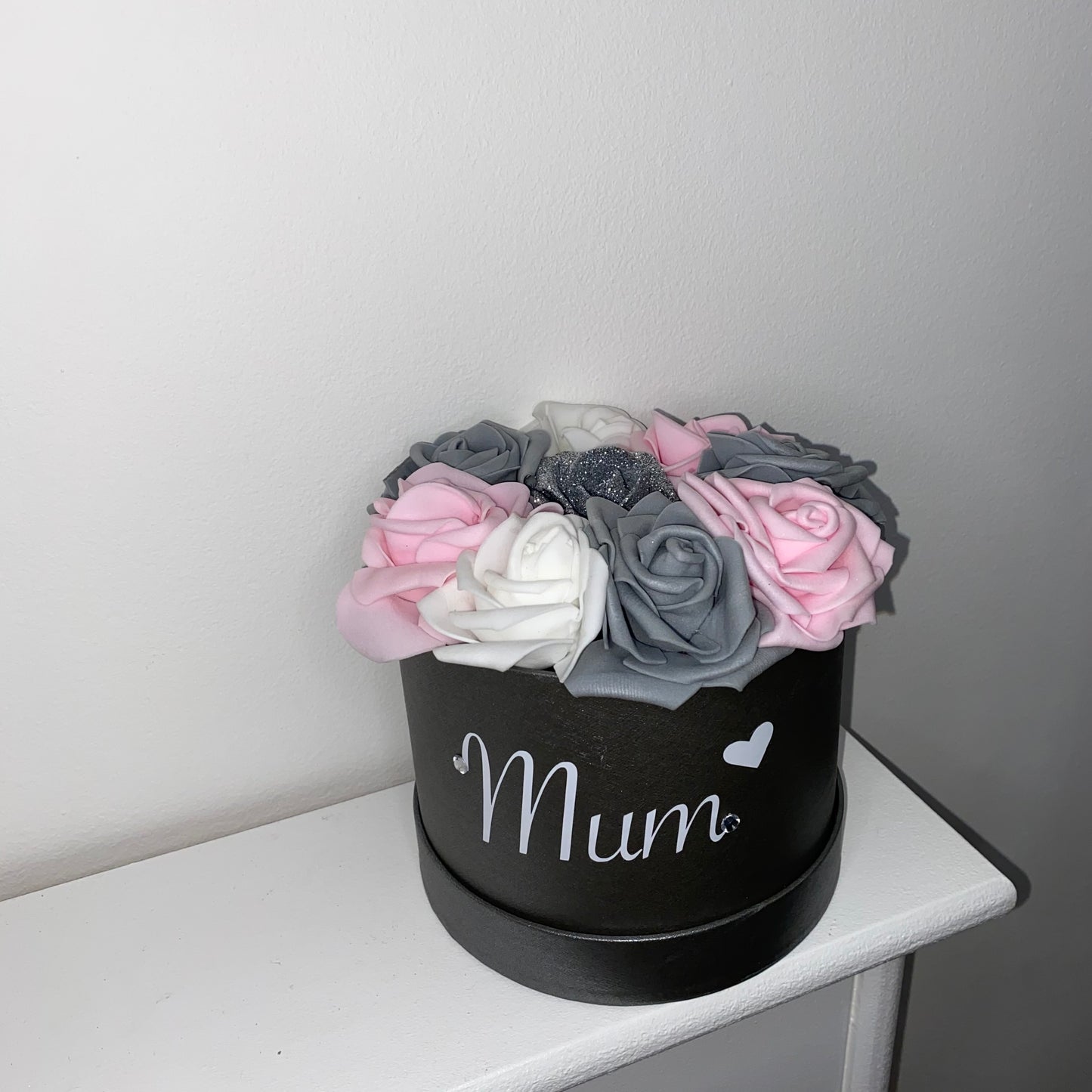 Mum pink white and grey rose box